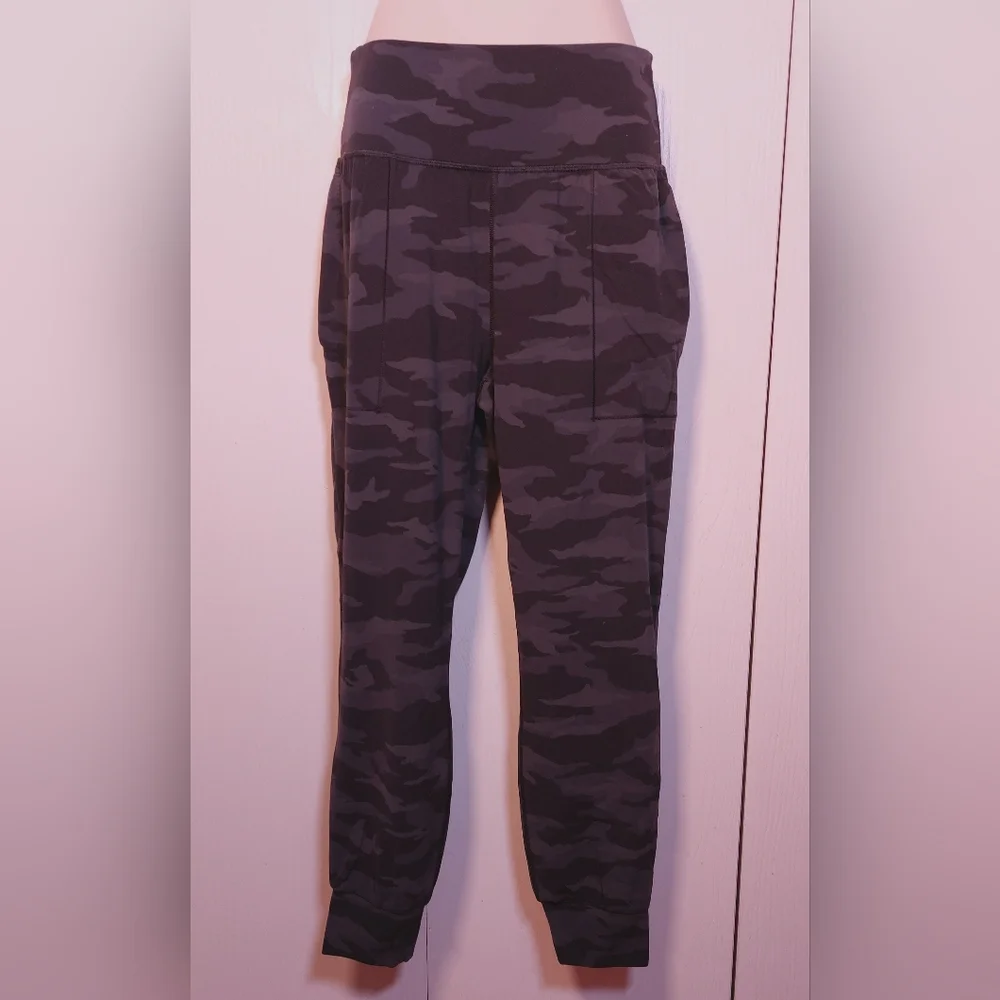 Athleta Salutation High Rise Joggers Black Gray Camouflage Size Small Yoga - Picture 10 of 12